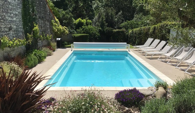 Large, quiet gîte, swimming pool, table tennis, table soccer