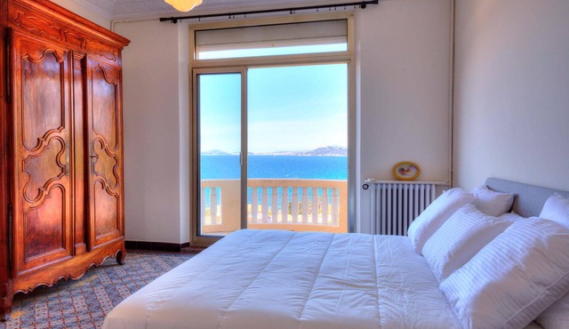 Large Villa - sea view - Le Pradet
