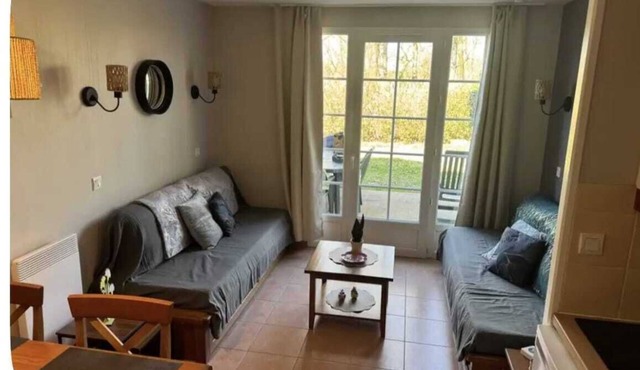 Le Cocon du lac,Sleeps 5, Pool & Lake
