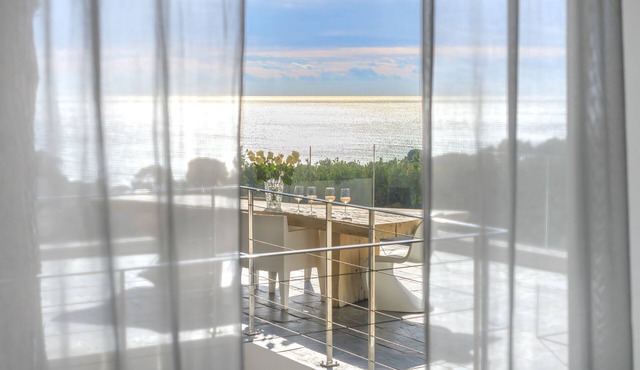 Le Corbusier: a luxurious villa with panoramic sea view