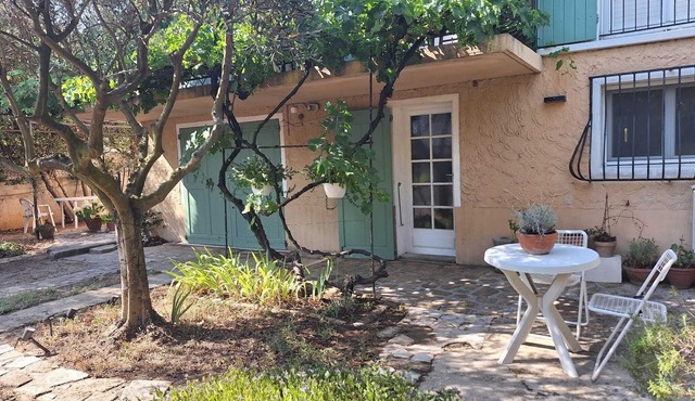 Le jardinet d'Emma - Ground floor apartment with jacuzzi, parking, quiet location