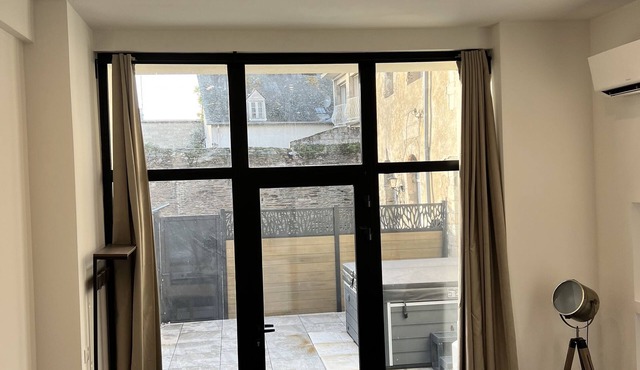 LE Lofty Jacuzzi
