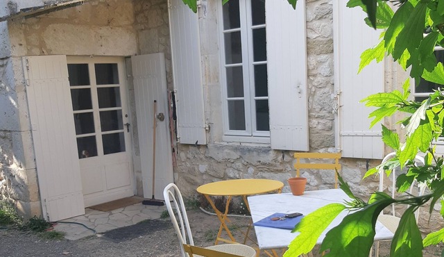 le Mûrier, Maison en Coeur de Village Classé en Dordogne