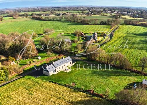 LE MARQUES Maison bretonne en pierre avec jardin de 2200m2, 18km des plages