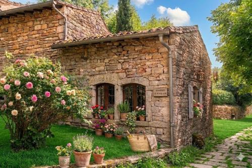 Le Romantique - cottage with pool for couples
