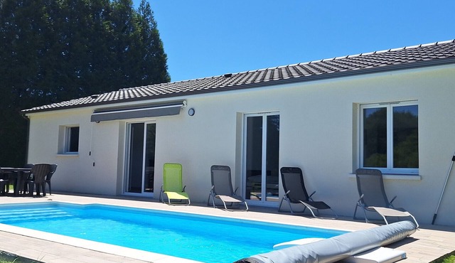 Les Granges de Soulagnieux – Family Holiday Home with Pool and Lake View