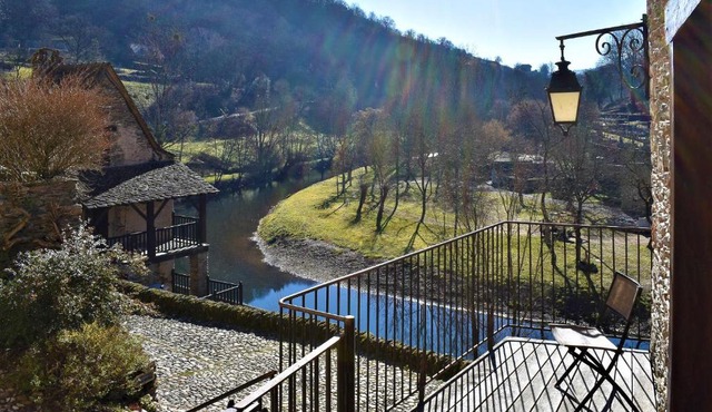 Les Oiseaux De Belcastel, family house