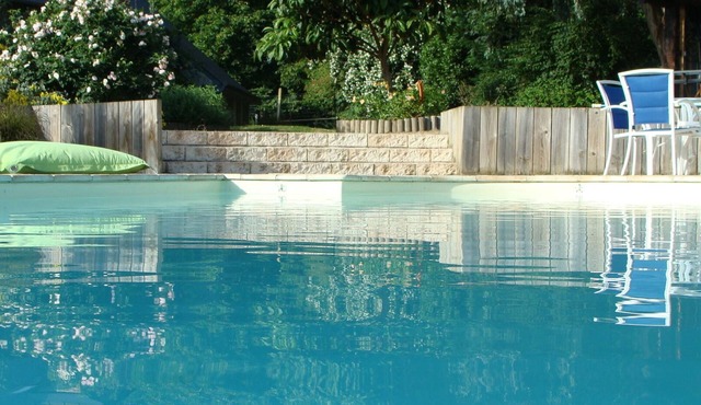 Les Sirènes, character gîte with swimming pool, 20 minutes from the coast