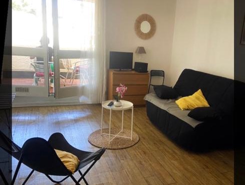 location studio traversant , lit King size,2 terrasses