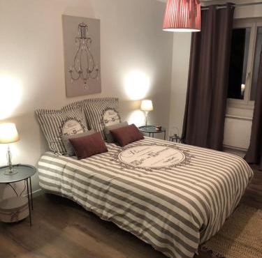 Logement à Brive proche centre-ville et campagne - climatisation, Wifi, coin exterieur et parking privés