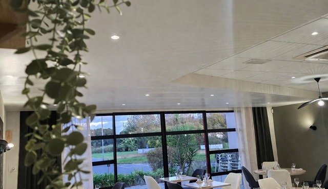 Logis Hôtel Restaurant Les Fontaines