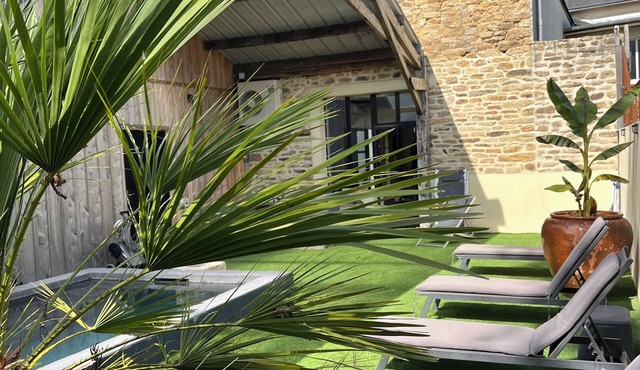 Longere close to vannes and all amenities Private heated indoor swimming pool