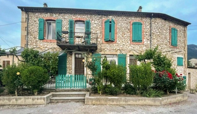 Lovely home in Menglon with WiFi