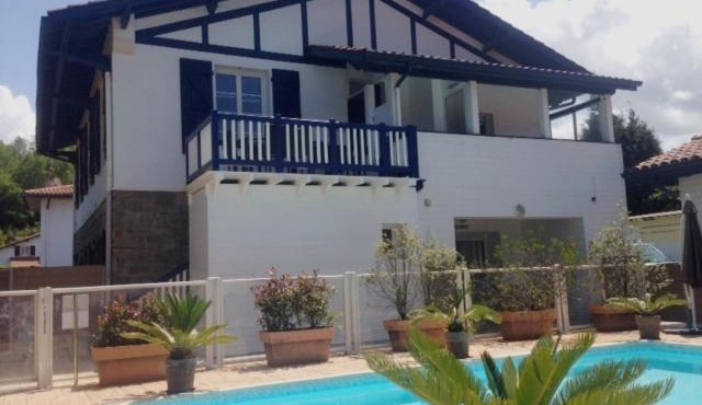 LOYA - Apt 3*** dans Villa typique avec piscine