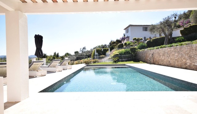 Luxurious and comfortable house with wonderful views and large swimming pool