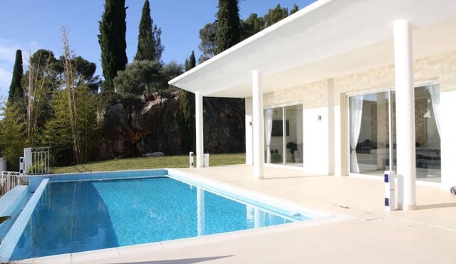Luxurious contemporary villa magnificent sea view