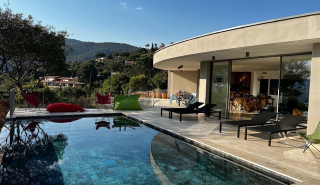 Luxurious modern villa located in the beautifull area of "Le Rayol Canadel"