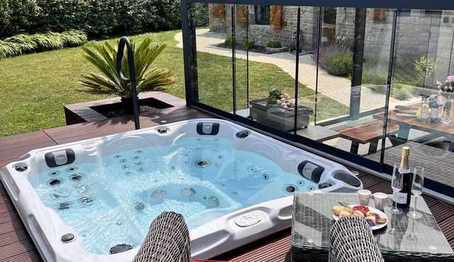 Luxury 5*Star Villa on the beach SPA +Jacuzzi+Sauna