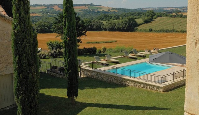 Luxury Farm Villa, Sleeps 14, Heated Pool, AC & Sauna