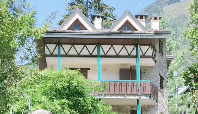 Luxury studio apartment in villa. 50 MT from cable car departure. Unique position