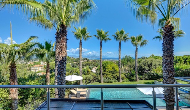 Luxury villa in Cannes with pool and jacuzzi