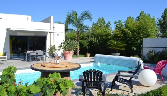 Luxury villa Private pool 15 min from the beaches 8VB11