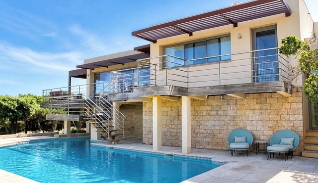 Magnificent sea-view villa with private beach access, 20 min from Porto-Vecchio