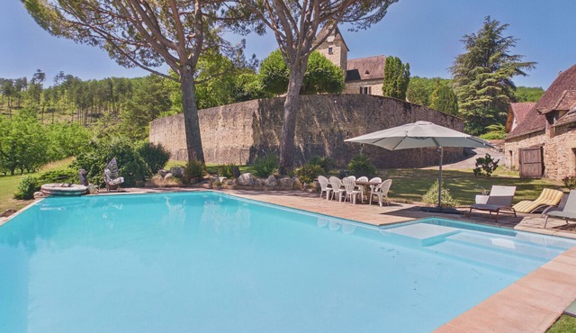 Magnificent 16th manor with private pool for 10