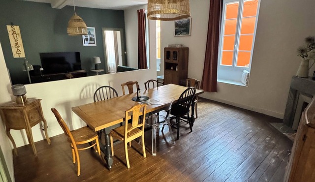 Magnificent apartment in the heart of Pau with patio and private garage
