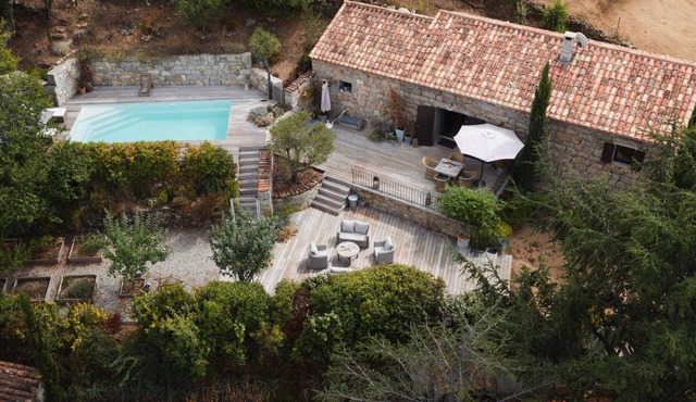Magnificent sheepfold, swimming pool and sea view in Fozzano