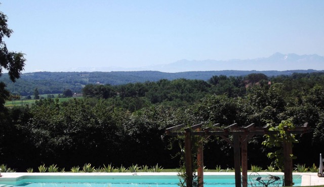 Maison Acanthe: spacious, character farmhouse with private pool, near Madiran