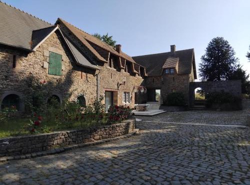 Maison bourgeoise avec grande salle de mariage