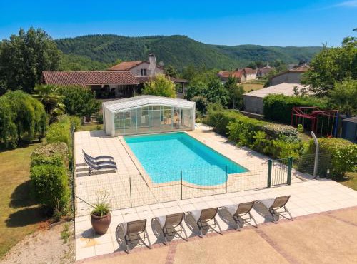 Maison charmante avec vue sur la montagne à Saint-Géry + Piscine