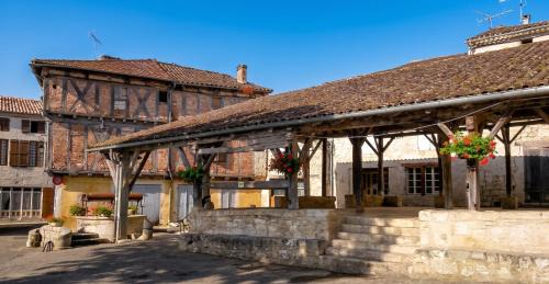 Maison confortable à Saint-Maurin avec 45 m² et terrasse