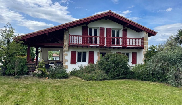 Maison de Campagne Avec Belle vue sur les Montagnes au Coeur du Pays Basque