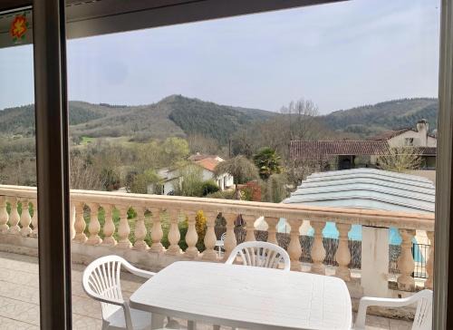 Maison de charme à Saint-Géry avec piscine partagée