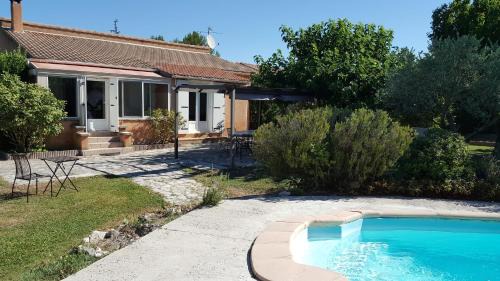 Maison de charme avec piscine privée à Velleron