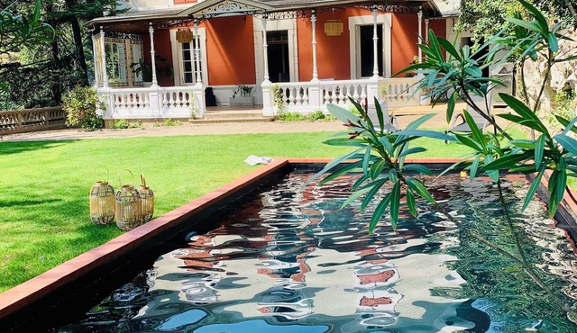 MAISON DE MAITRE + OUTBUILDING - SWIMMING POOL - CINEMA ROOM - VERANDA - GARDEN