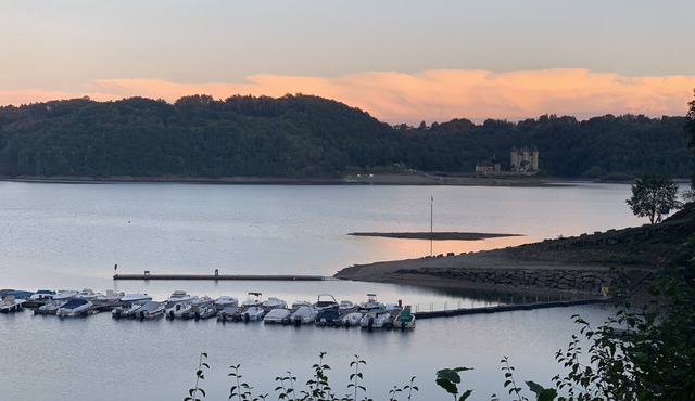 Maison du Lac Ligt aan de Rand van een Prachtig Meer!