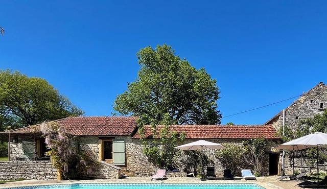 Maison Nina: un Ancien Corps de Ferme Rénové Avec Piscine, Entre Dordogne et Lot