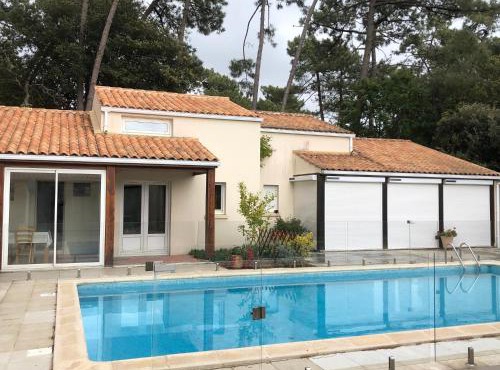 Maison piscine partagée vers ocean