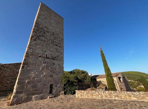 Maison provençale dans village médiéval