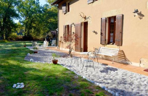 Maison rustique près de Callen avec piscine