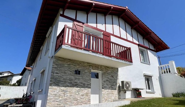 Maison T3 à Ustaritz avec Terrasse et Parking - FR-1-495-7