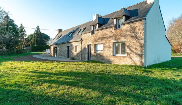 Mangoero - Four Bedroom House, Sleeps 12