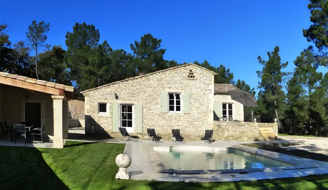 Mas provençal with swimming pool