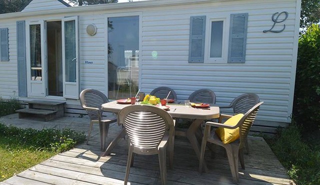 Mobile home with terrace for 4 guests in Saint-Lunaire