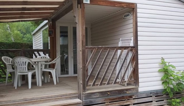 Mobile home with terrace for 4 people