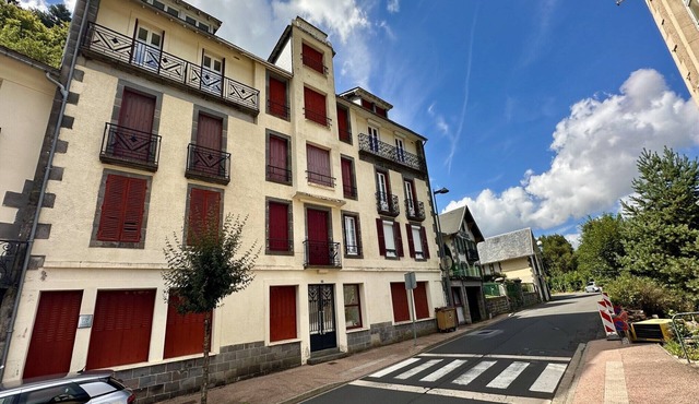 Modern 6-Guest Flat in Mont-Dore