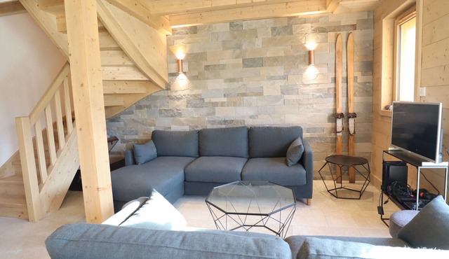 Modern Chalet, South-Facing, 600m to Village and Slopes